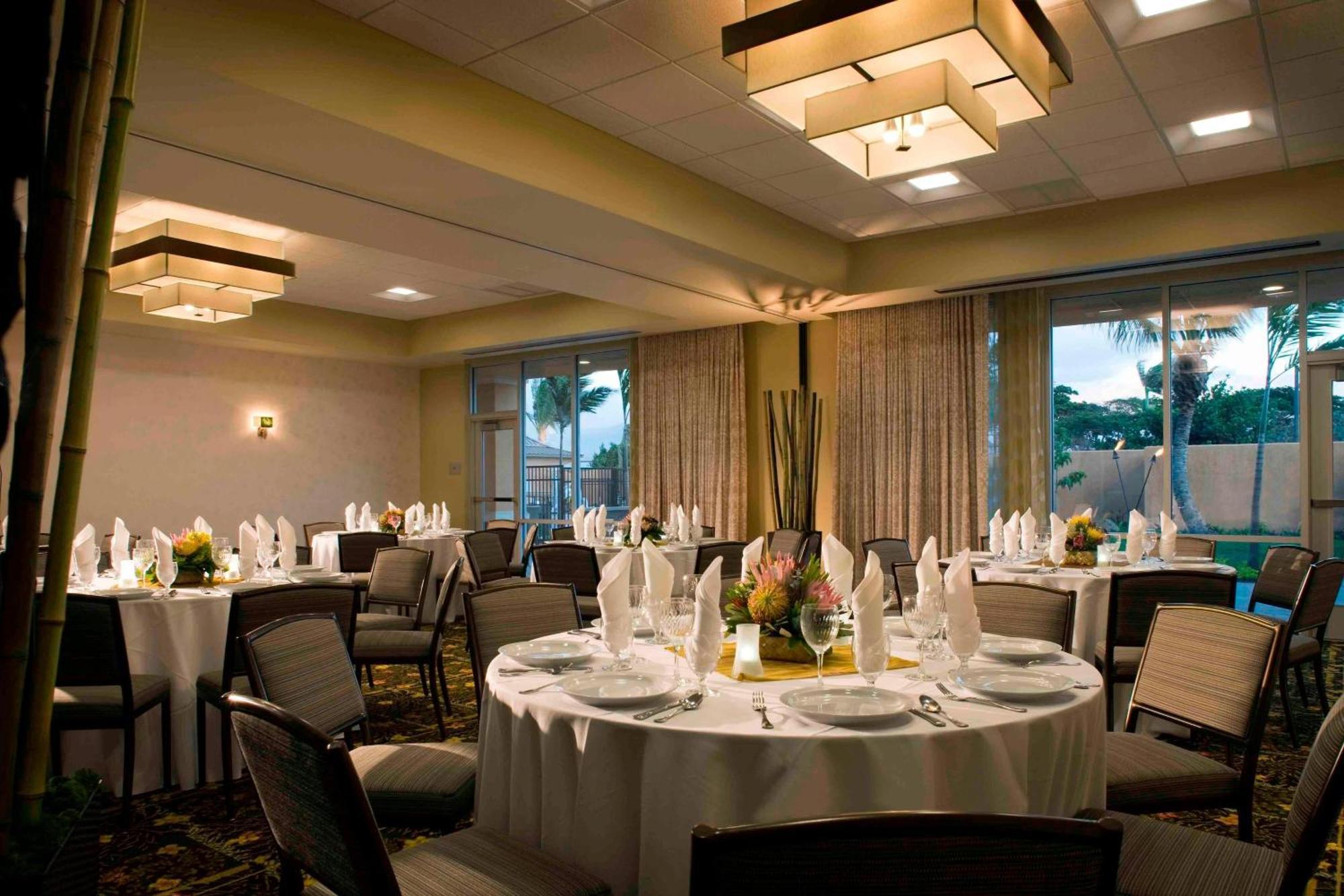 Courtyard By Marriott Maui Kahului Airport Hotell Exteriör bild