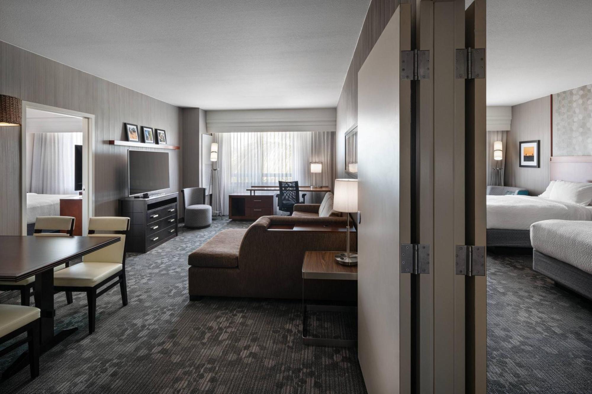 Courtyard By Marriott Maui Kahului Airport Hotell Exteriör bild