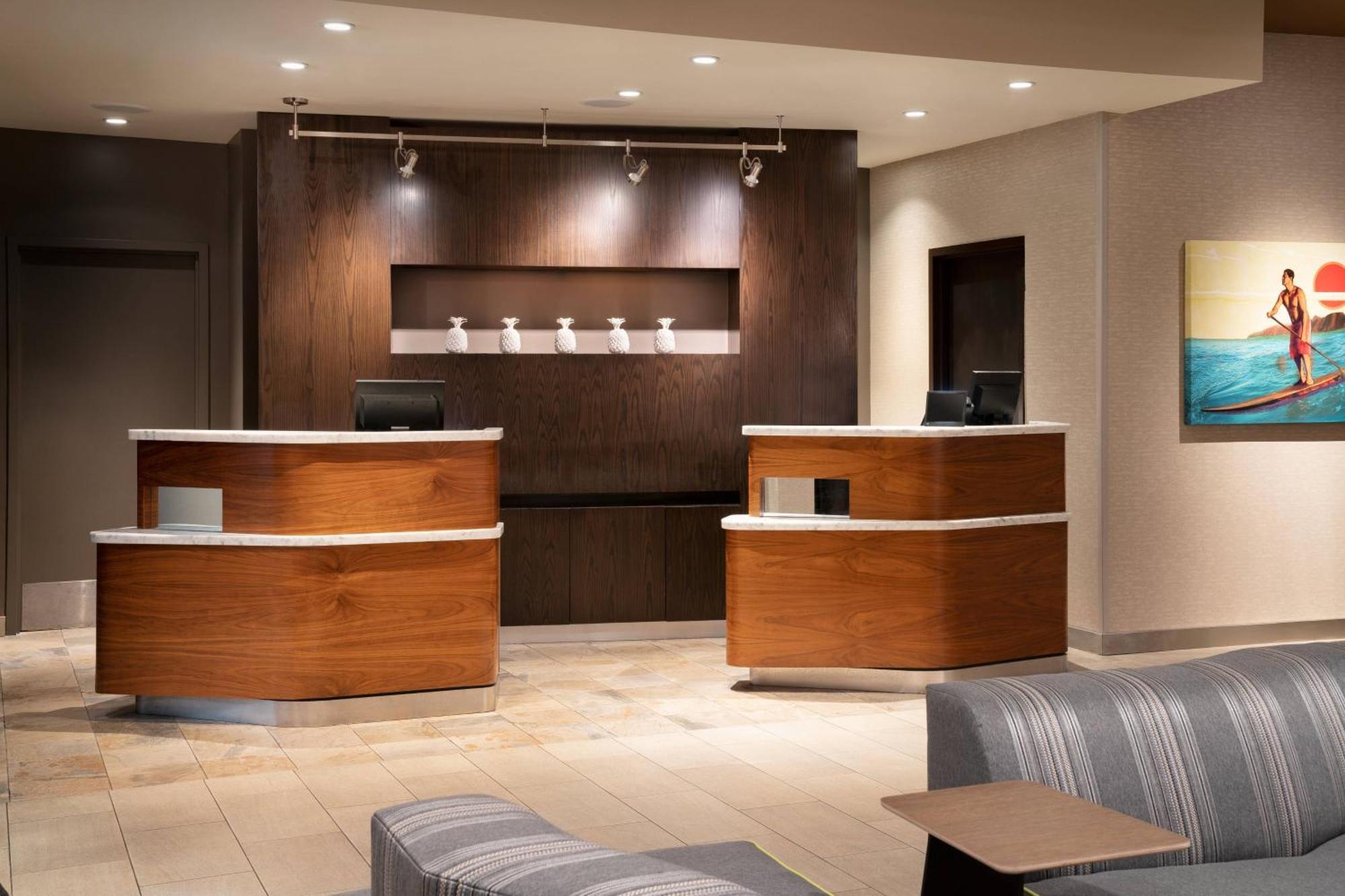 Courtyard By Marriott Maui Kahului Airport Hotell Exteriör bild